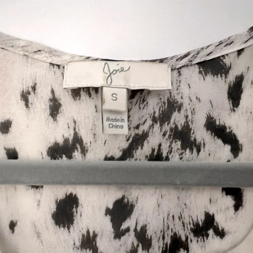 Joie Snow Leopard Print Silk Purine Blouse in New Moon, Size Small - Picture 7 of 9